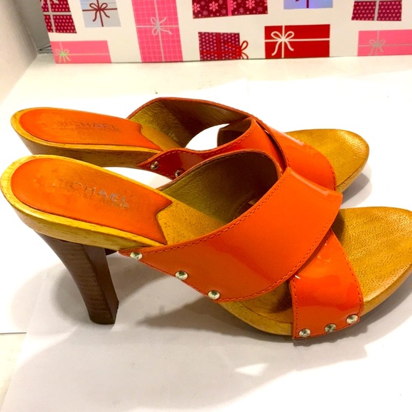 GentlyUsed Micheal Kors Coral Wooden Sandal: 7.5M - Picture 5 of 8